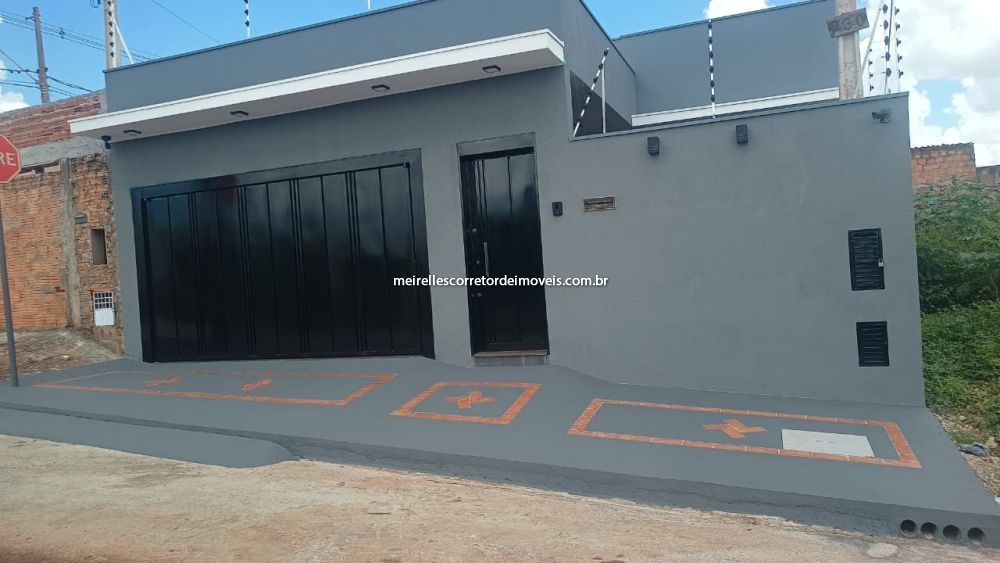 Casa Padrão Santa Isabel 3 dormitorios 2 banheiros 2 vagas na garagem