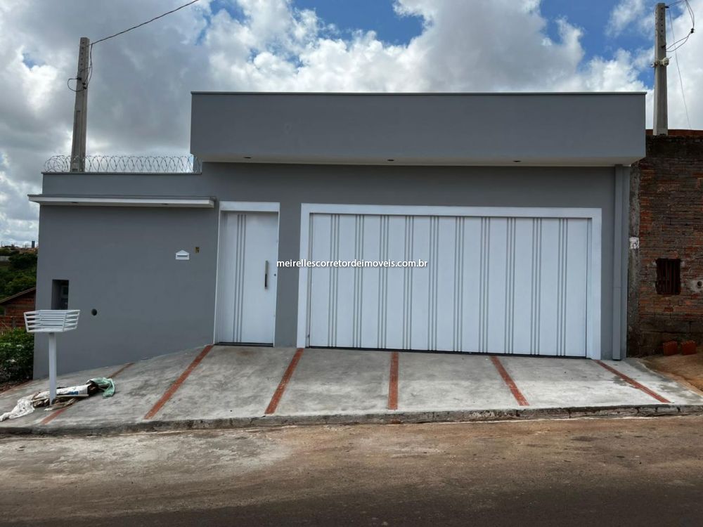 Casa Padrão São Jorge 3 dormitorios 2 banheiros 2 vagas na garagem