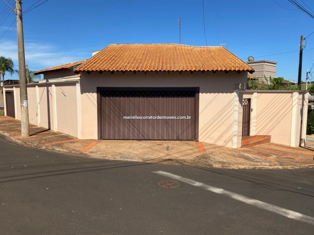 Casa Padrão Jardim Guarujá 3 dormitorios 2 banheiros 0 vagas na garagem