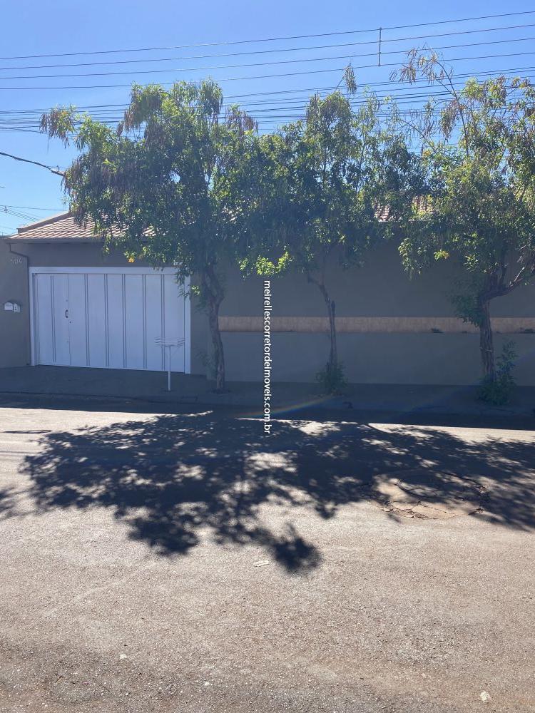 Casa Padrão Jardim Marivan 3 dormitorios 2 banheiros 2 vagas na garagem